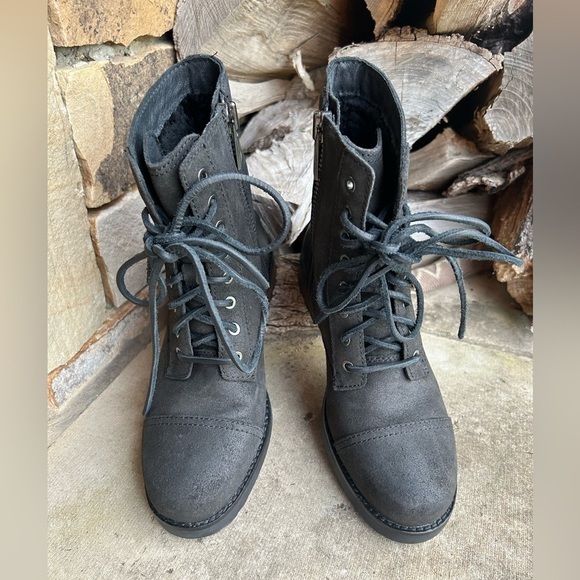 UGG Kilmer II black suede leather lace up boot w/ shearling lining Sz-7. F - Picture 2 of 14